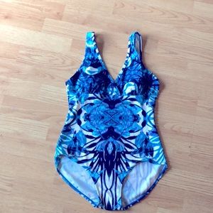 Floral print one piece swimsuit size 8